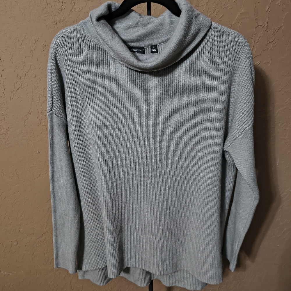 Devotion By Cyrus Cozy Light Gray Cowl Neck Sweater Size Small
